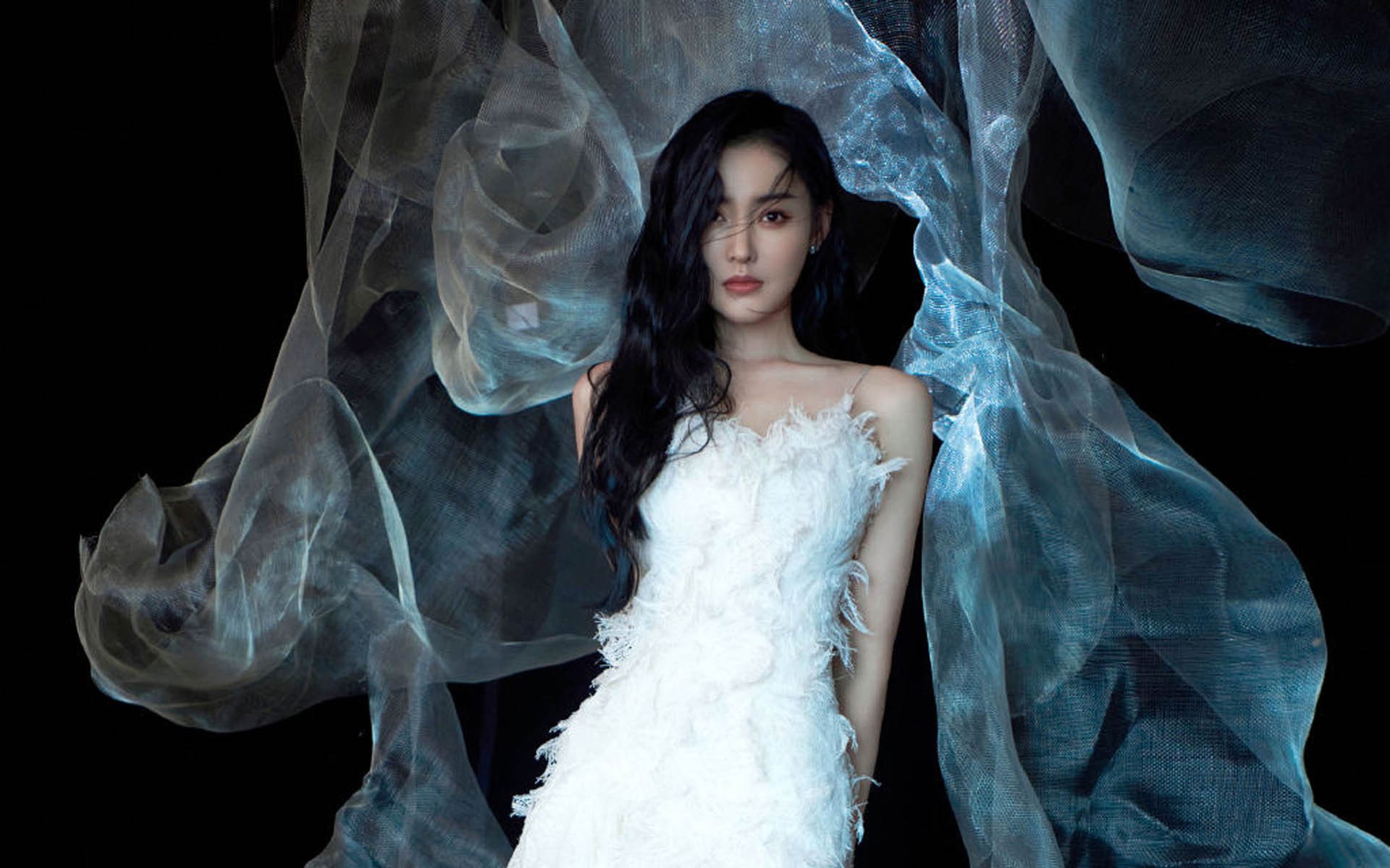 以“体育+文化+旅游”为核心的新型体育产业链日益成熟,体育旅游带动的行业