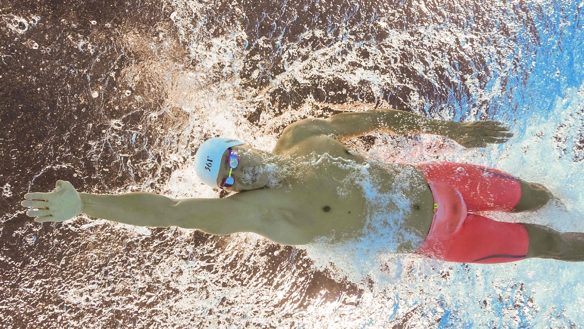 全国老年人健身球操赛展银发激情，老年健身球类